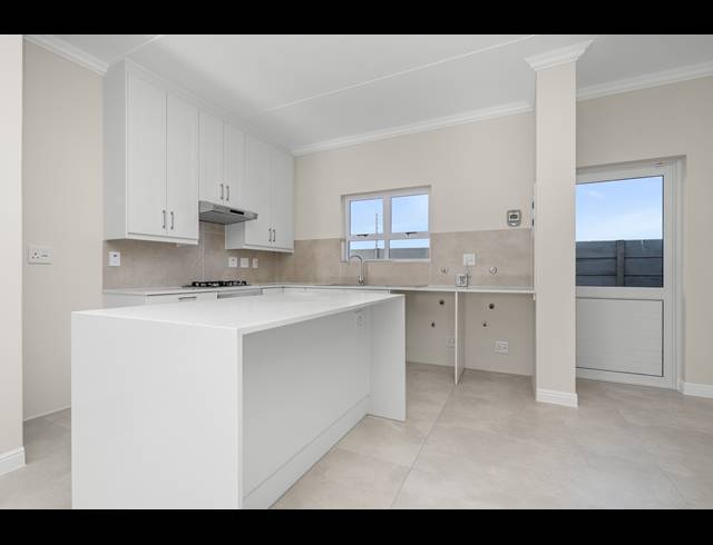 3 BEDROOM TOWNHOUSE TO LET IN SUNNINGDALE